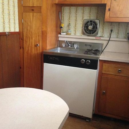 Amber Lantern Two-Bedroom Cottage Lake George Ruang foto